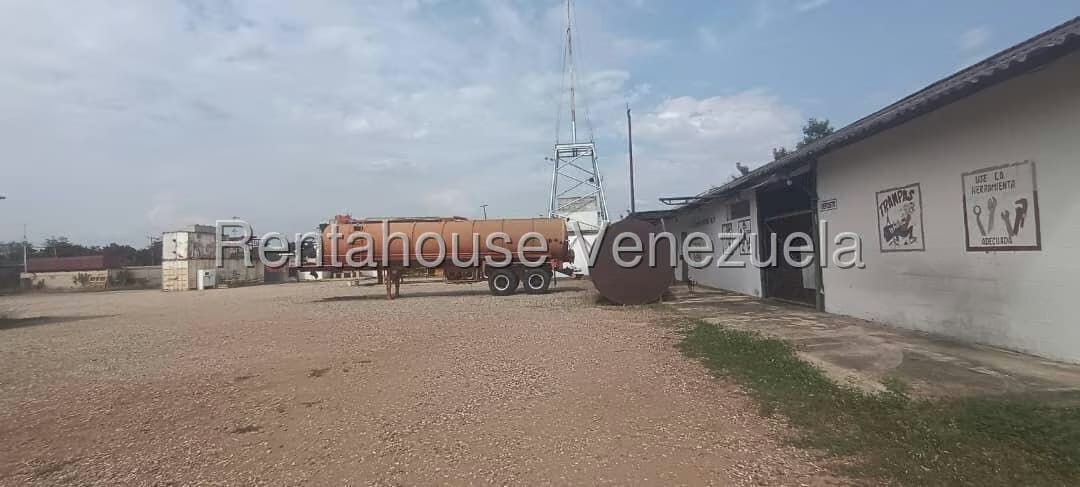 Comercial (Galpon - Deposito) en Alquiler en Av 34, Zulia - 12