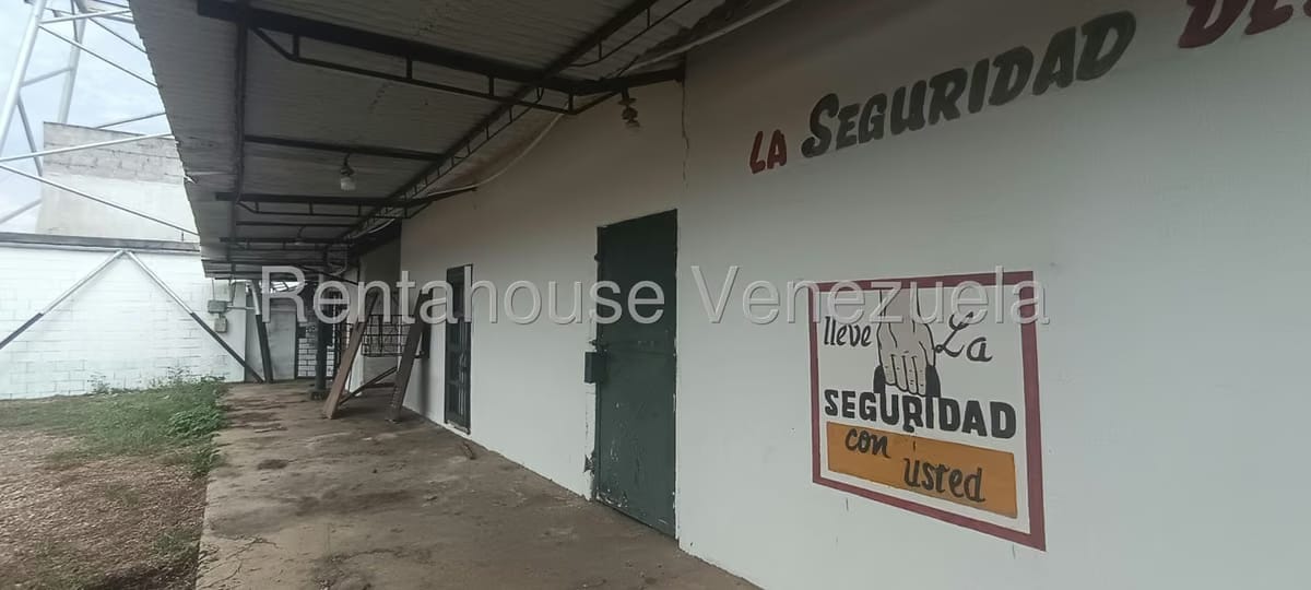 Comercial (Galpon - Deposito) en Alquiler en Av 34, Zulia - 3