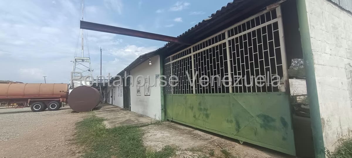 Comercial (Galpon - Deposito) en Alquiler en Av 34, Zulia - 4