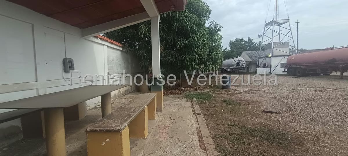 Comercial (Galpon - Deposito) en Alquiler en Av 34, Zulia - 5
