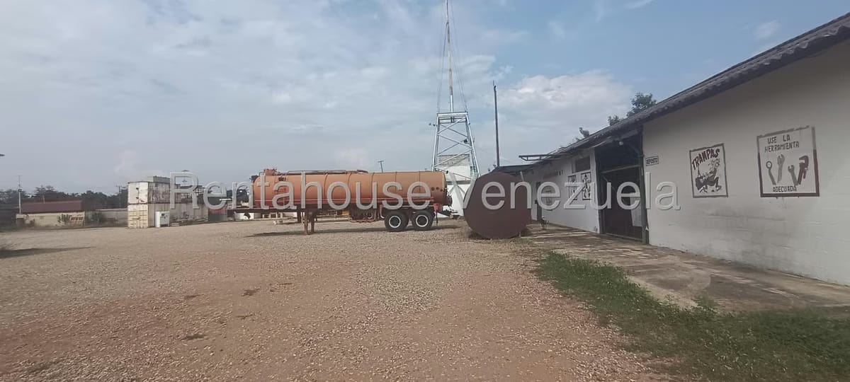 Comercial (Galpon - Deposito) en Alquiler en Av 34, Zulia - 6
