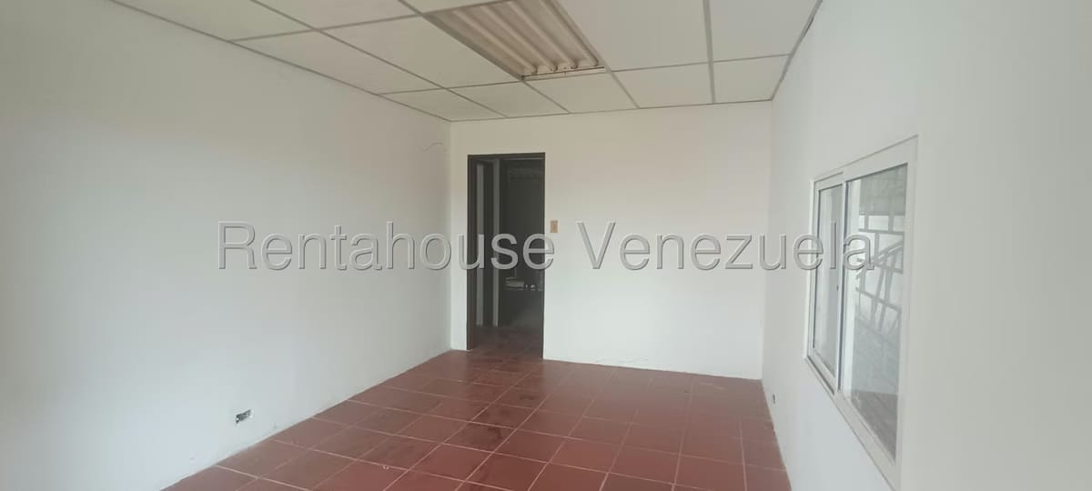 Comercial (Galpon - Deposito) en Alquiler en Av 34, Zulia - 8
