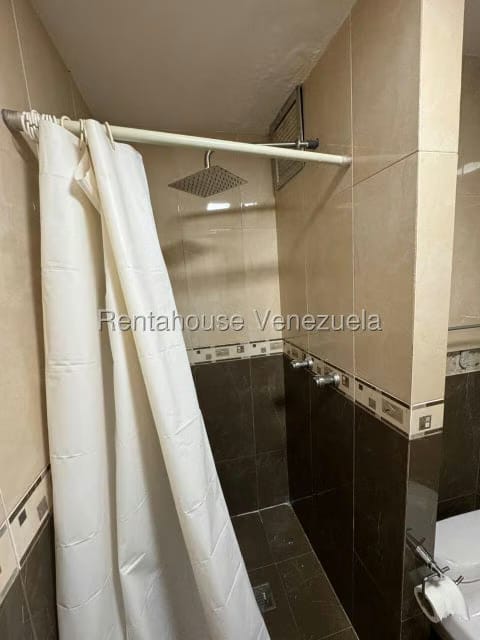 Apartamento (1 Nivel) en Venta en Parque Caiza, Distrito Metropolitano - 9