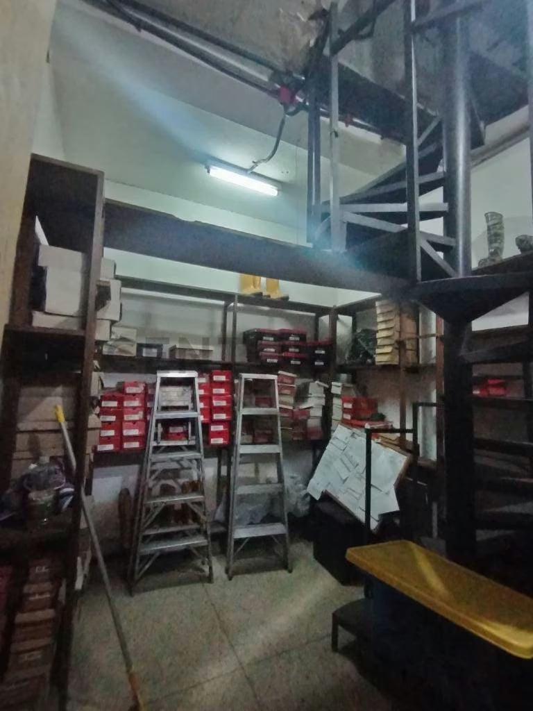 VENTA LOCAL A PIE DE CALLE EN MERCADO MUNICIPAL DE SAN MARTÍN , CARACAS. - 11