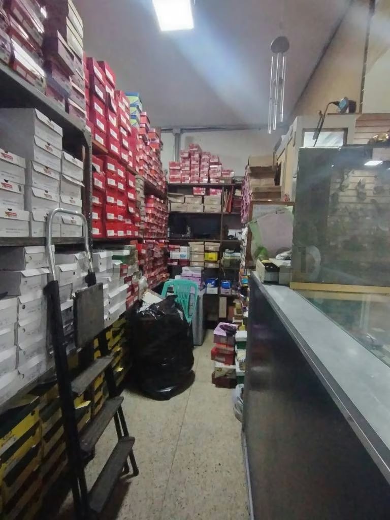 VENTA LOCAL A PIE DE CALLE EN MERCADO MUNICIPAL DE SAN MARTÍN , CARACAS. - 4