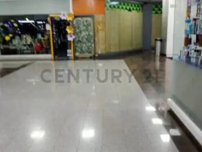 Excelente y practico local comercial con ubicacion estrategica !