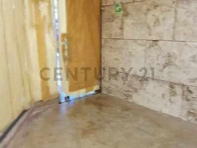 Excelente y practico local comercial con ubicacion estrategica ! - 2