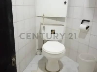 Excelente y practico local comercial con ubicacion estrategica ! - 4