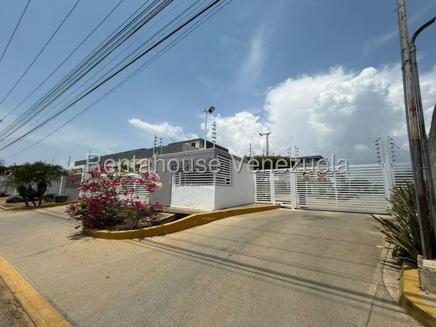 Townhouse (Multiples Niveles) en Venta en Avenida Intercomunal, Zulia - 6