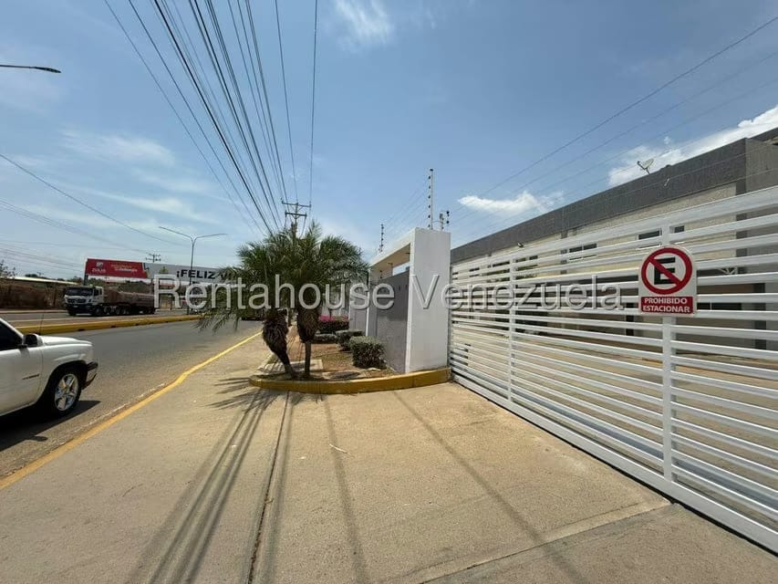Townhouse (Multiples Niveles) en Venta en Avenida Intercomunal, Zulia - 8