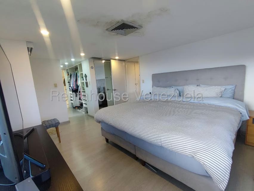 Apartamento (Duplex) en Venta en Los Samanes, Distrito Metropolitano - 35