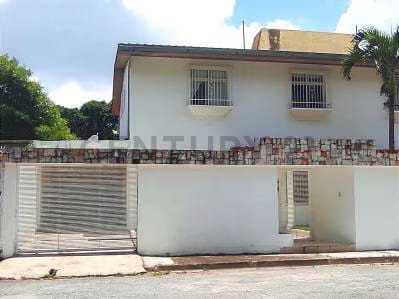 Venta de Casa En Alto Prado del Este