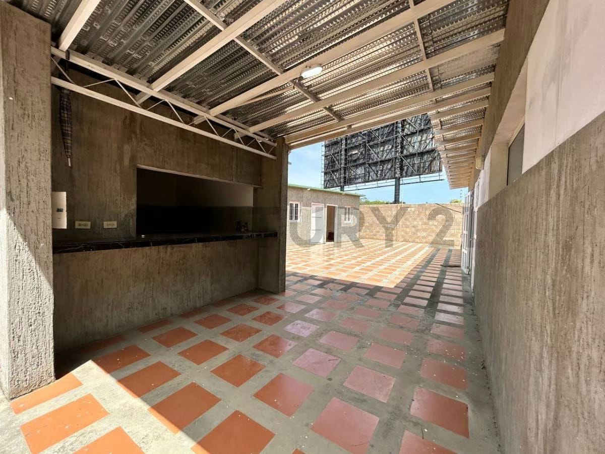 Terreno con locales comerciales - 6