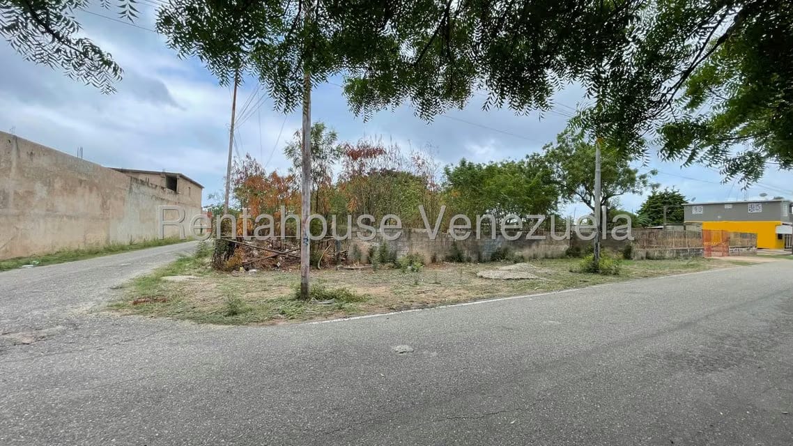 Terreno (Comercial) en Venta en Avenida Intercomunal, Zulia