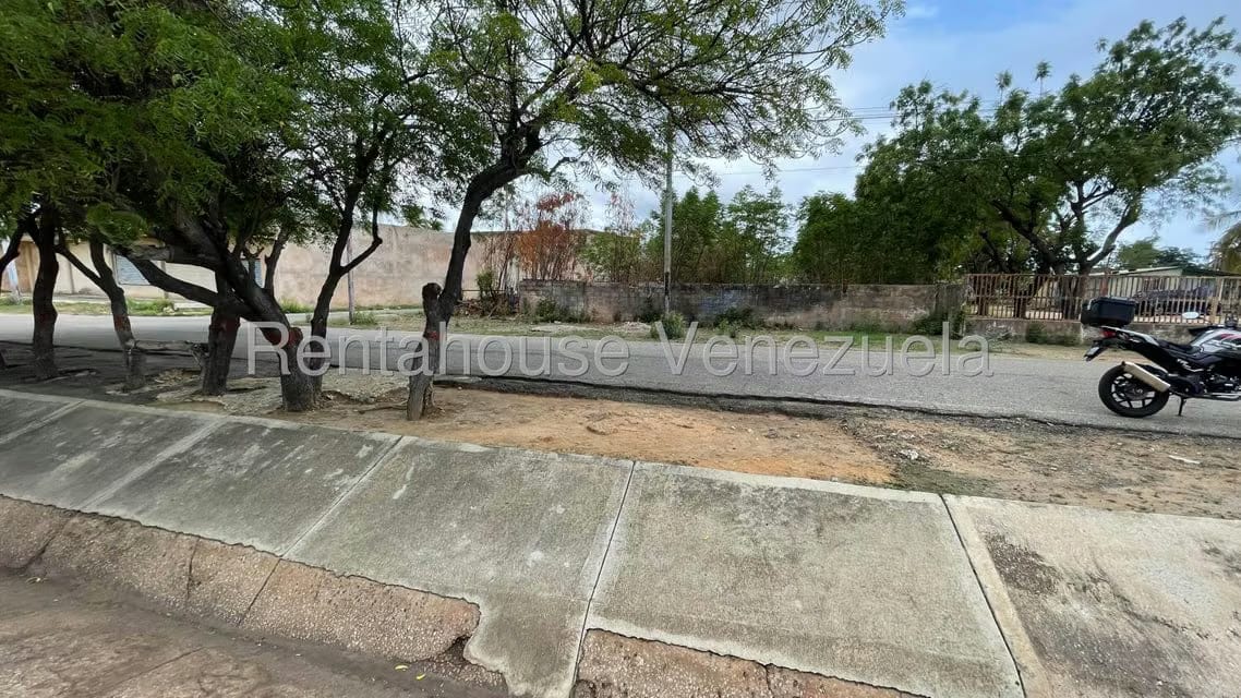 Terreno (Comercial) en Venta en Avenida Intercomunal, Zulia - 4