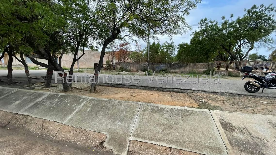 Terreno (Comercial) en Venta en Avenida Intercomunal, Zulia - 4