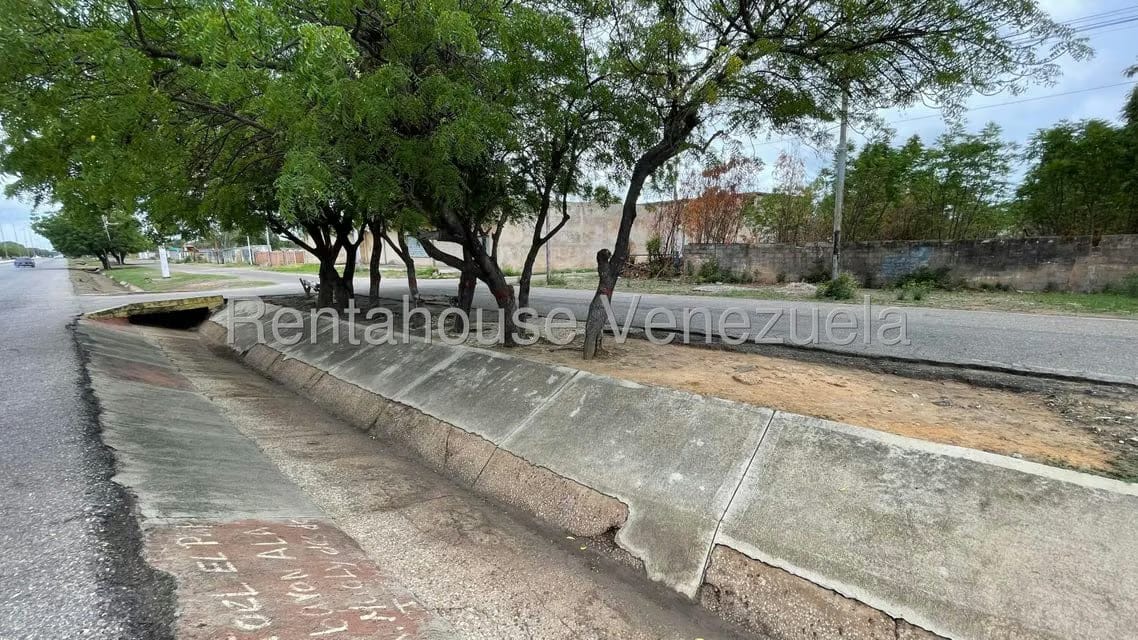 Terreno (Comercial) en Venta en Avenida Intercomunal, Zulia - 5