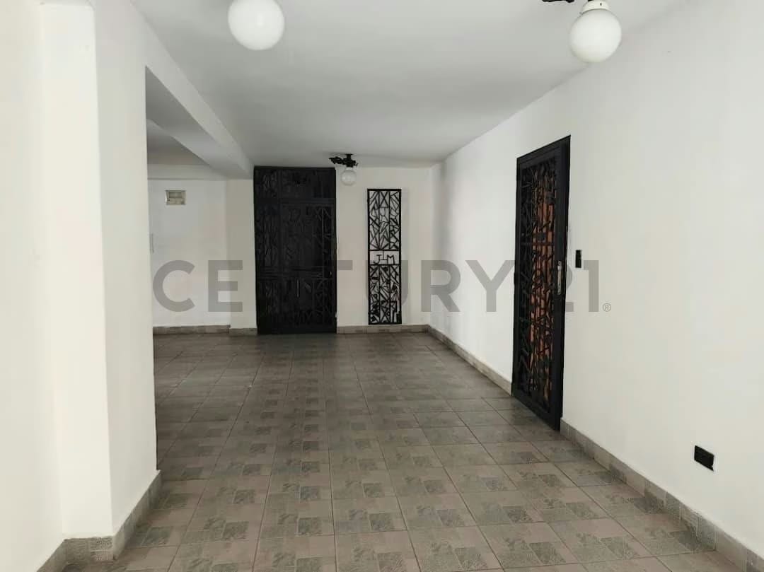 En Alquiler: Confort y Serenidad en el Corazón de San Isidro - 3