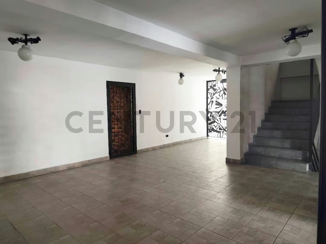 En Alquiler: Confort y Serenidad en el Corazón de San Isidro - 4