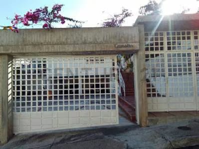En Venta Casa Quinta Alto Prado MV15