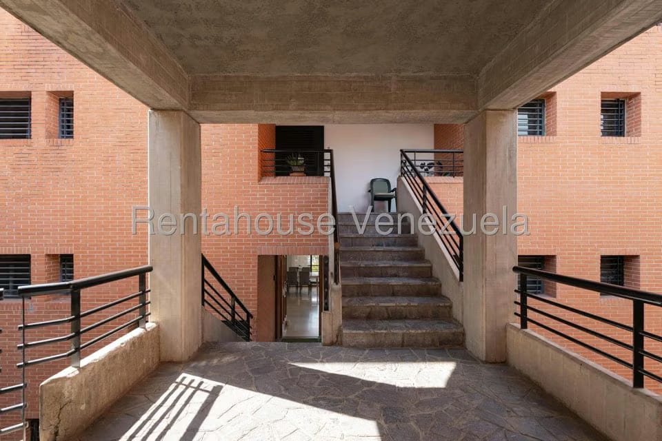 Townhouse (Multiples Niveles) en Venta en Lomas de La Trinidad, Distrito Metropolitano - 2
