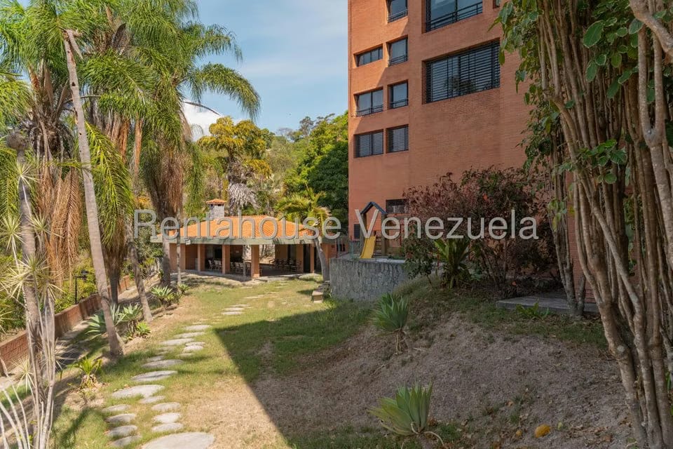 Townhouse (Multiples Niveles) en Venta en Lomas de La Trinidad, Distrito Metropolitano - 3
