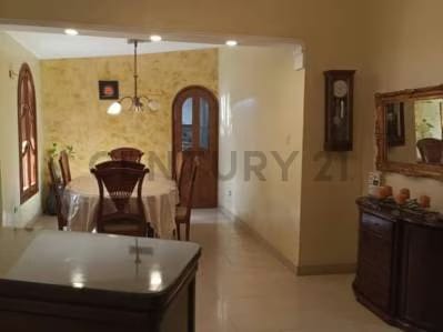 CASA-QUINTA URB. EL ROSAL SUR