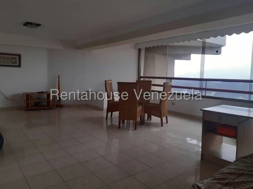 Apartamento (1 Nivel) en Venta en Lomas de Prados del Este, Distrito Metropolitano - 2