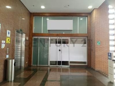 En alquiler local comercial en el C. C.Plaza Las Américas II, municipio Baruta. - 2