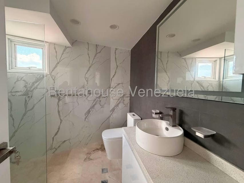 Apartamento (1 Nivel) en Venta en El Rosal, Distrito Metropolitano - 11