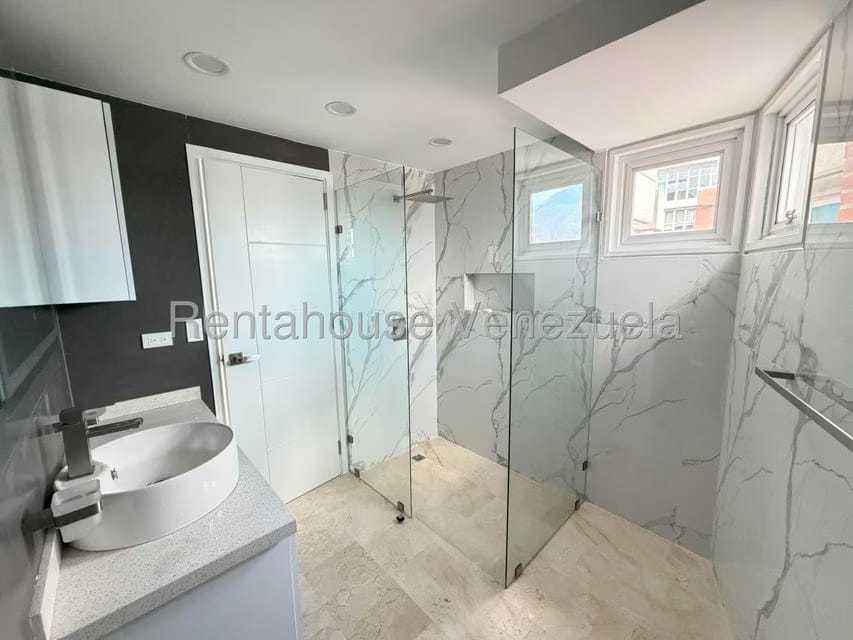 Apartamento (1 Nivel) en Venta en El Rosal, Distrito Metropolitano - 12