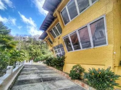 QUINTA EN VENTA EN SECTOR LA PEÑA, LOS SALIAS, SAN ANTONIO DE LOS ALTOS