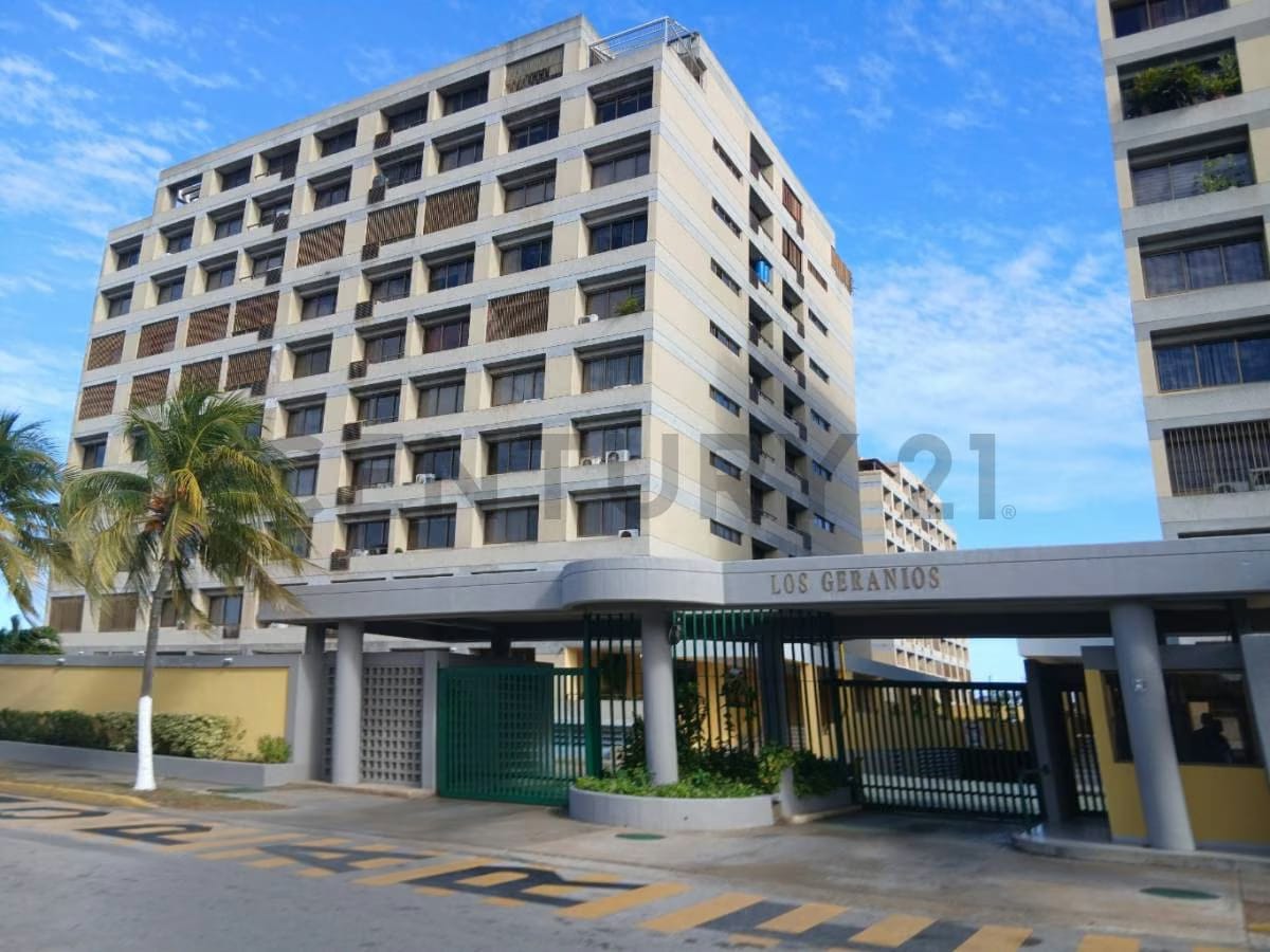 Espectacular Penthouse en Los Geranios, municipio Maneiro - 3