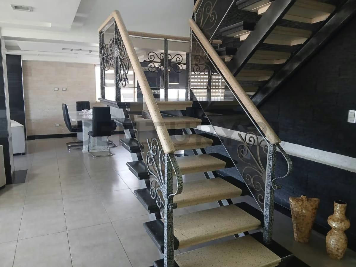 Espectacular Penthouse en Los Geranios, municipio Maneiro - 8