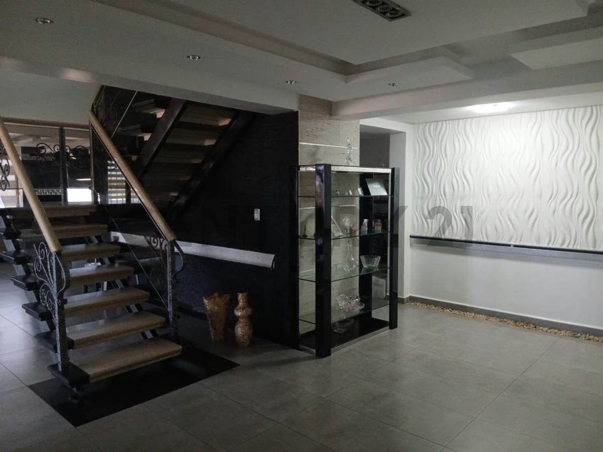 Espectacular Penthouse en Los Geranios, municipio Maneiro - 9