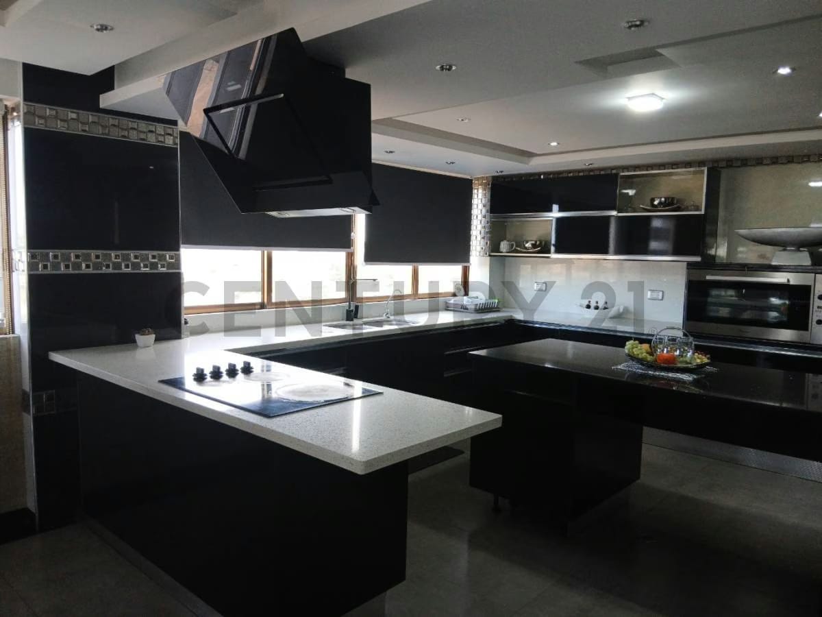 Espectacular Penthouse en Los Geranios, municipio Maneiro - 10