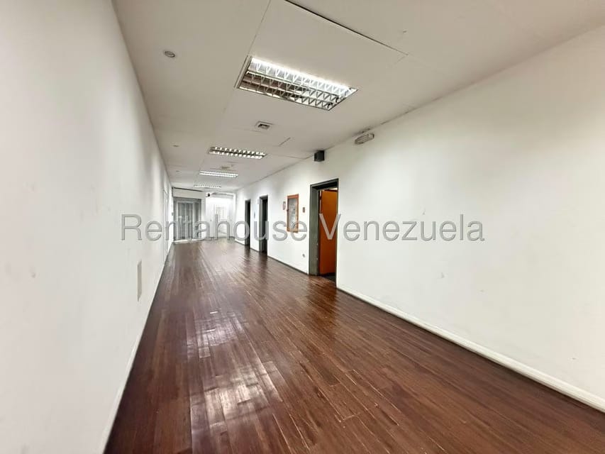 Comercial (Local Comercial) en Alquiler en Los Ruices, Distrito Metropolitano - 2