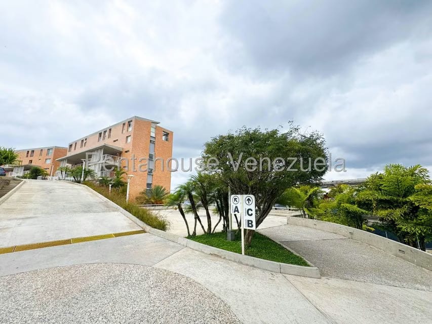 Apartamento (Duplex) en Venta en Alto Hatillo, Distrito Metropolitano - 2