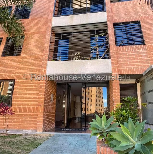 Apartamento (1 Nivel) en Alquiler en Colinas de La Tahona, Distrito Metropolitano - 2