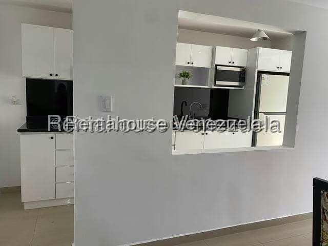 Apartamento (1 Nivel) en Alquiler en Colinas de La Tahona, Distrito Metropolitano - 13
