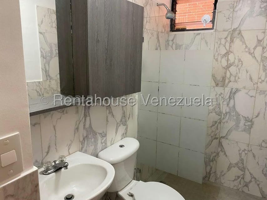 Apartamento (1 Nivel) en Alquiler en Colinas de La Tahona, Distrito Metropolitano - 19