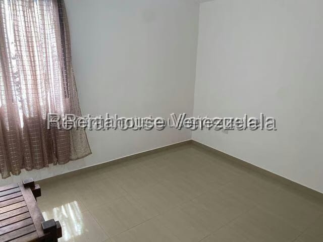 Apartamento (1 Nivel) en Alquiler en Colinas de La Tahona, Distrito Metropolitano - 20