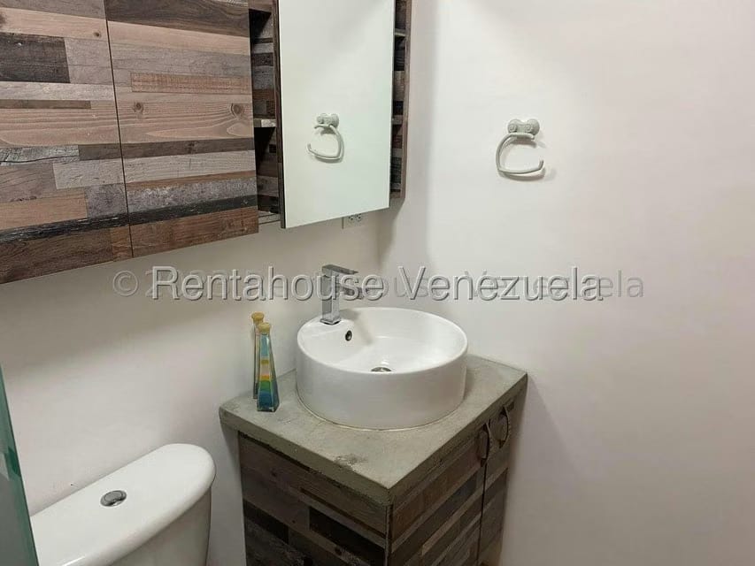 Apartamento (1 Nivel) en Alquiler en Colinas de La Tahona, Distrito Metropolitano - 23