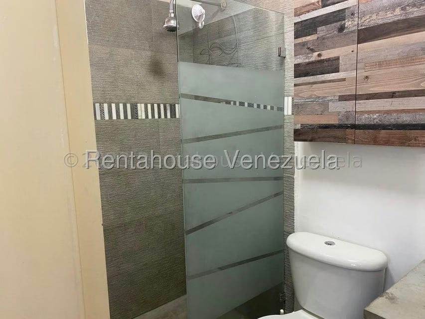 Apartamento (1 Nivel) en Alquiler en Colinas de La Tahona, Distrito Metropolitano - 24
