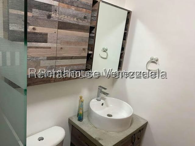 Apartamento (1 Nivel) en Alquiler en Colinas de La Tahona, Distrito Metropolitano - 25