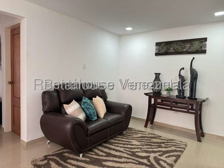 Apartamento (1 Nivel) en Alquiler en Colinas de La Tahona, Distrito Metropolitano - 6