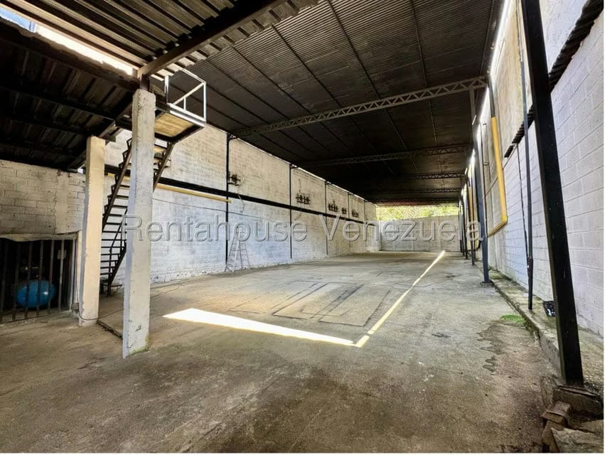 Comercial (Galpon - Deposito) en Venta en Baruta, Distrito Metropolitano