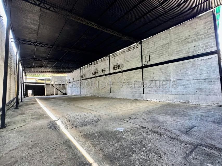 Comercial (Galpon - Deposito) en Venta en Baruta, Distrito Metropolitano - 2