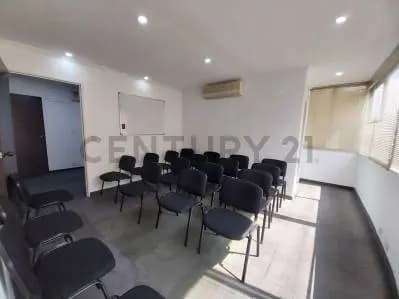 Oficina amoblada en Alquiler en El Rosal - 3