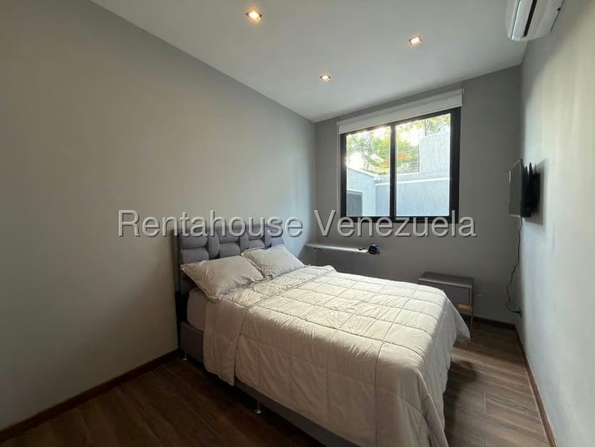 Casa (Duplex) en Venta en Prados del Este, Distrito Metropolitano - 22